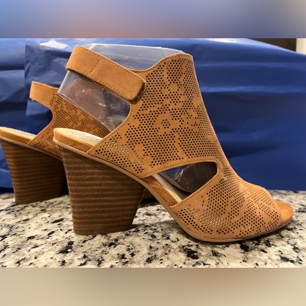 Vince Camuto Dachelle Leather Sandals/Booties Size 8 NEW